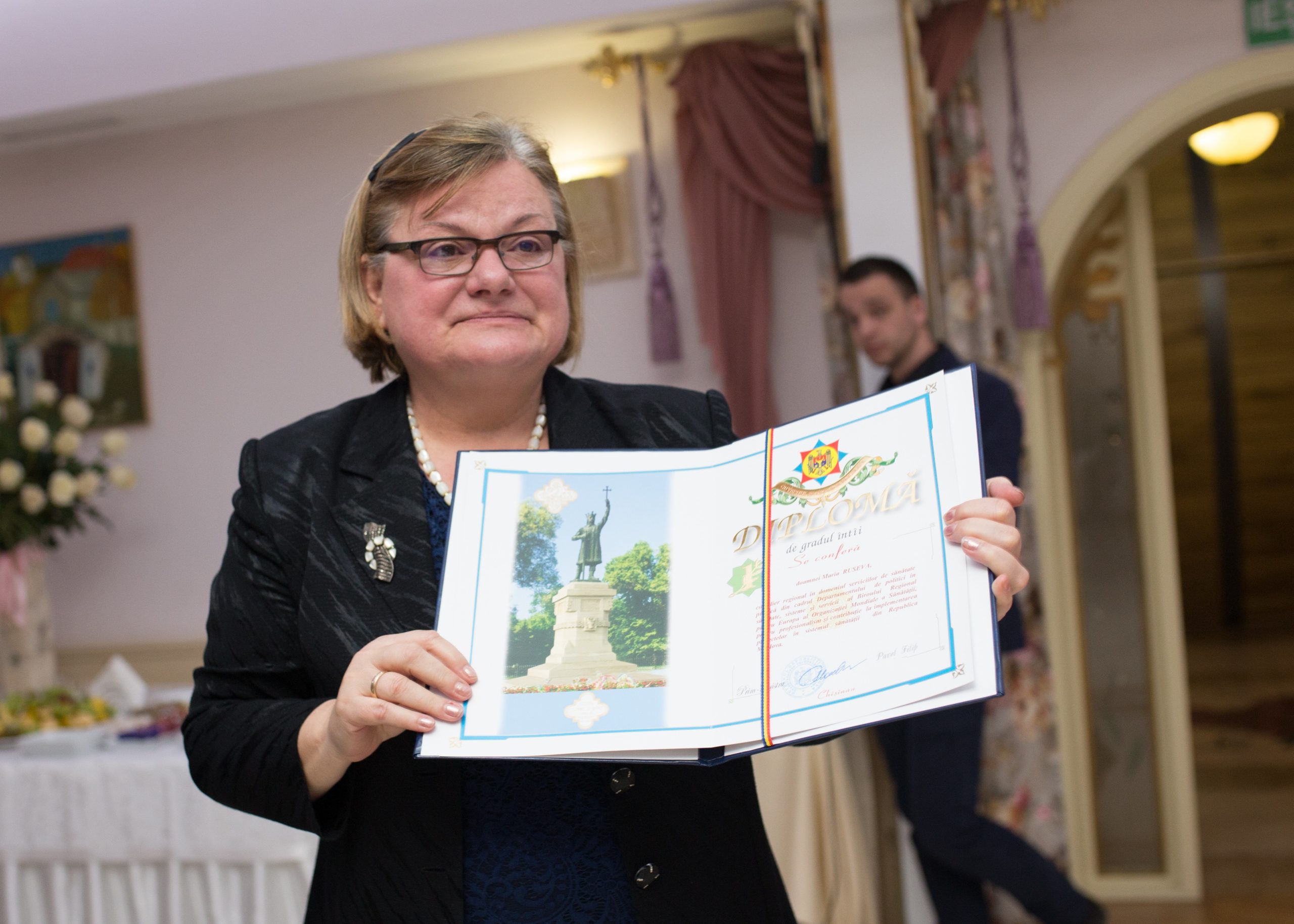 Maria Ruseva_Chisinau_Awardin Ceremony 15 years SEEHN_